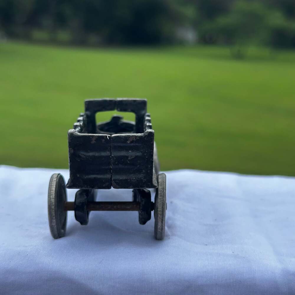 Vintage Cast Iron Mack C Truck Toy - Picture 4 of 7